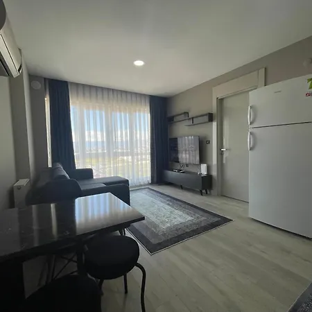 Airport Apartment *